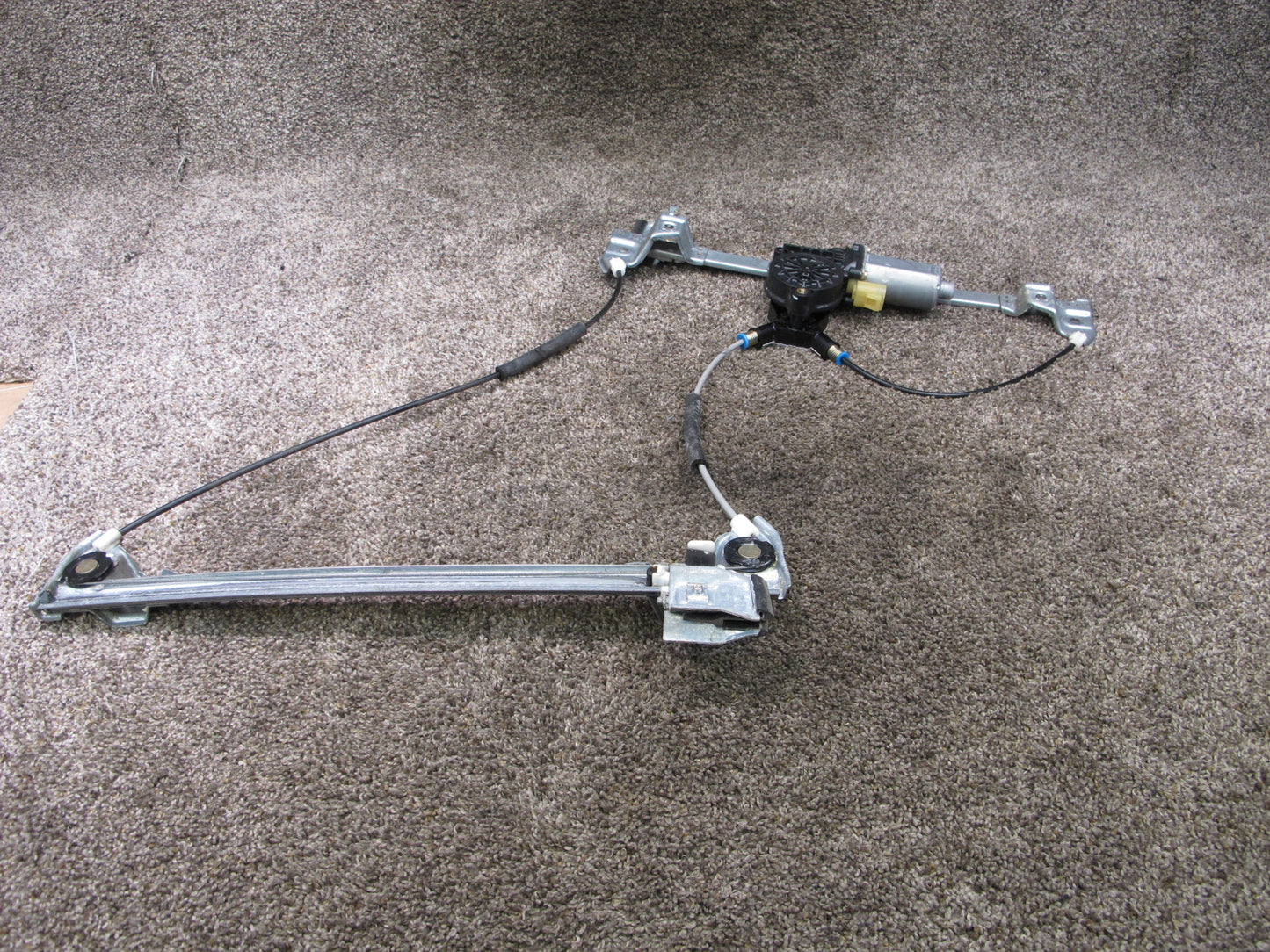 2003-2009 HUMMER H2 FRONT LEFT DRIVER SIDE WINDOW REGULATOR W/ POWER MOTOR