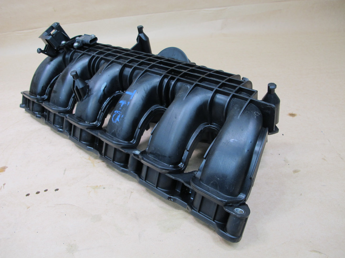 11-16 BMW F10 F11 N55 ENGINE AIR INTAKE MANIFOLD 7576911 OEM