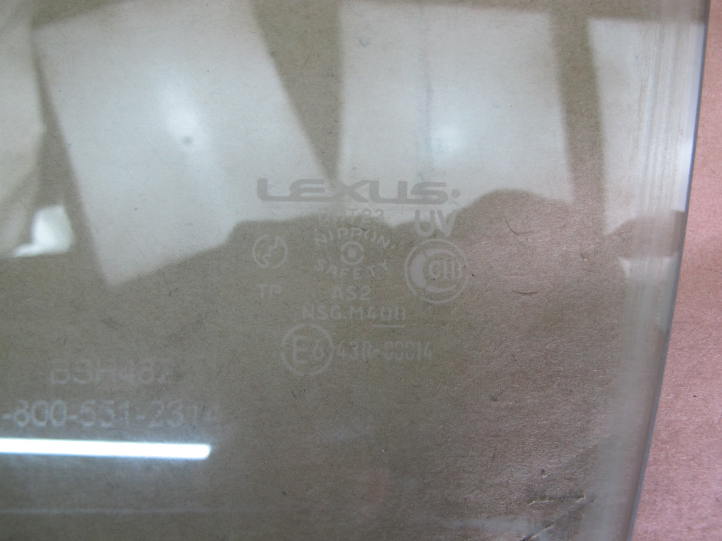 01-05 LEXUS JCE10L IS300 FRONT LEFT DOOR GLASS WINDOW OEM