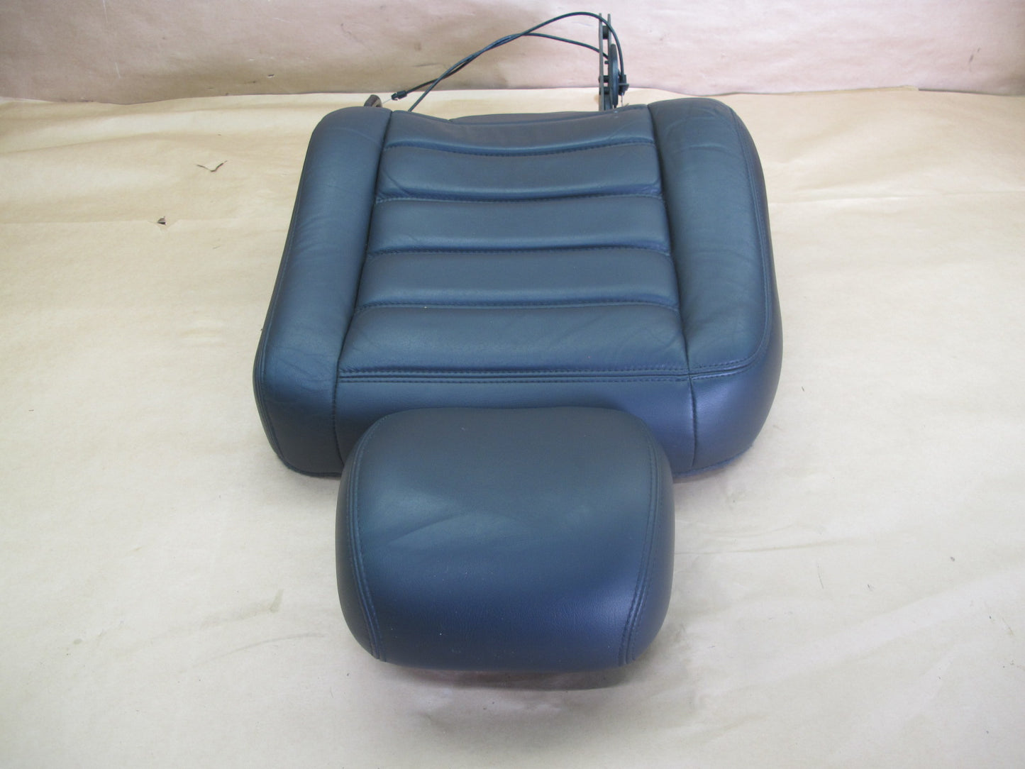 2003-2007 HUMMER H2 REAR RIGHT PASSENGER SIDE SEAT UPPER CUSHION LEATHER BLACK