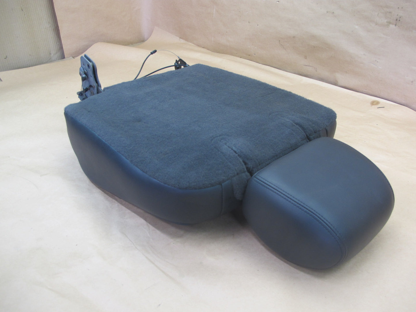 2003-2007 HUMMER H2 REAR RIGHT PASSENGER SIDE SEAT UPPER CUSHION LEATHER BLACK