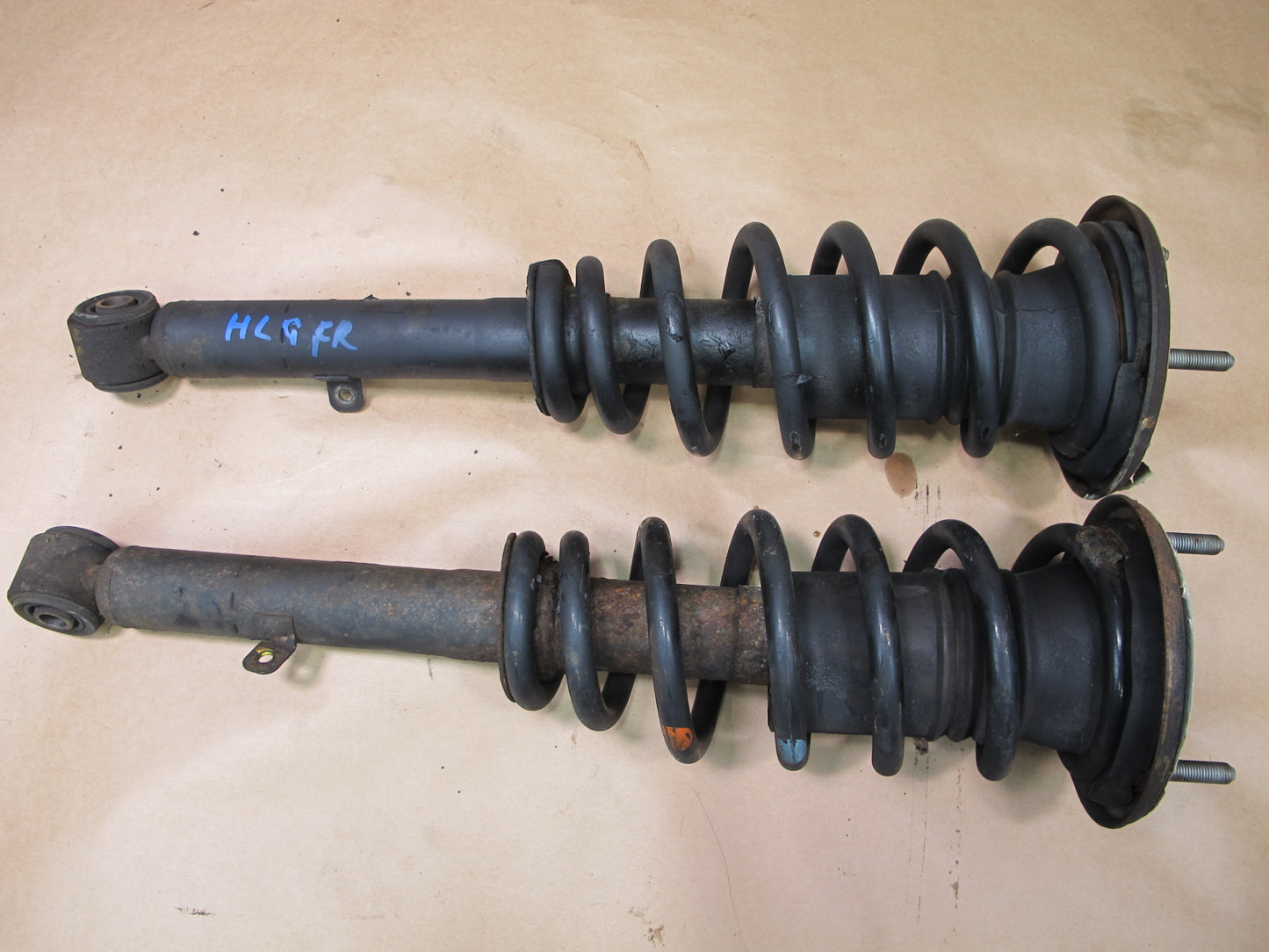 98-05 LEXUS GS300 GS430 FRONT LEFT & RIGHT STRUT SHOCK ABSORBER SET OF 2 OEM