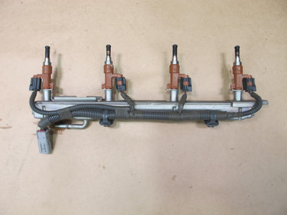 08-09 LEXUS UVF46 LS600hL LEFT SIDE UPPER FUEL RAIL W INJECTOR SET OEM