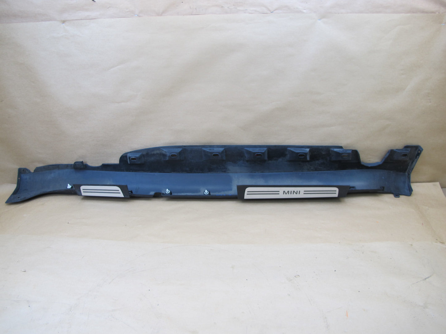 11-16 MINI COOPER R60 COUNTRYMAN RIGHT DOOR SILL SKIRT ROCKER PANEL OEM