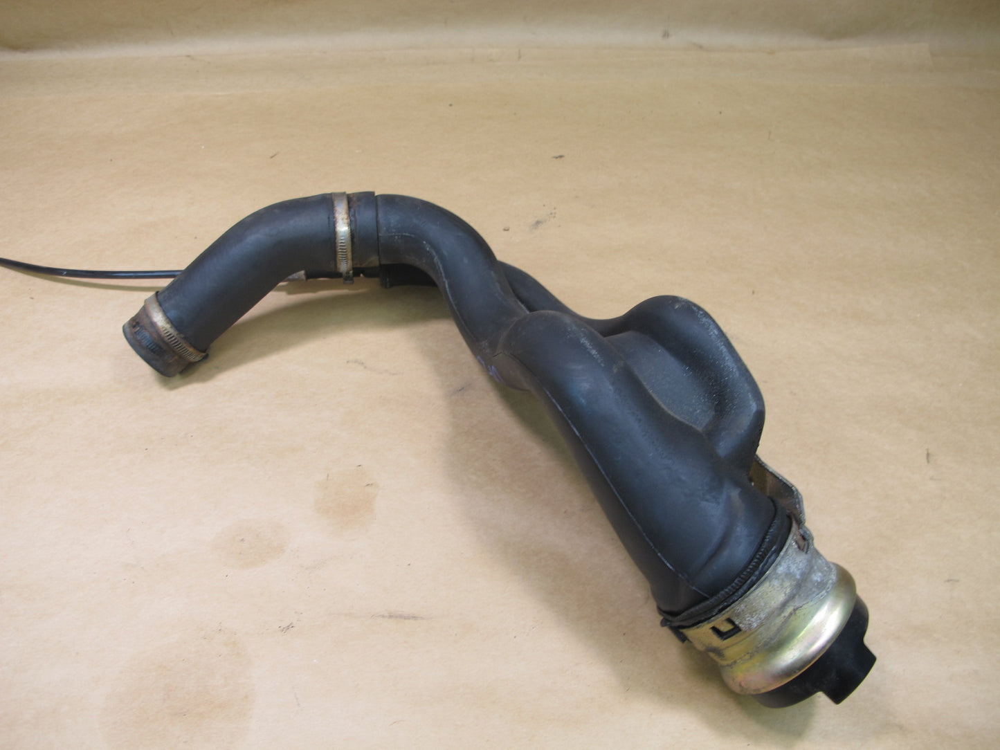 97-00 BMW E39 5-SERIES FUEL TANK FILLER PIPE NECK 1182912 OEM