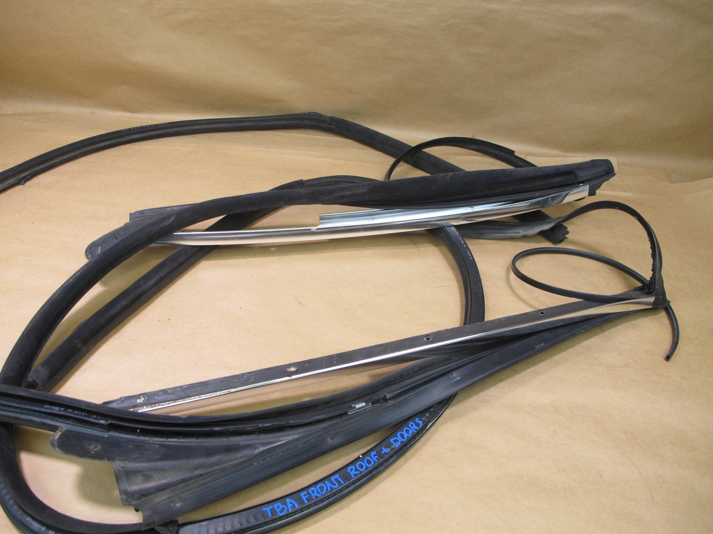 01-06 BMW E46 CONVERTIBLE WINDSHIELD DOOR WEATHERSTRIP RUBBER SEAL OEM