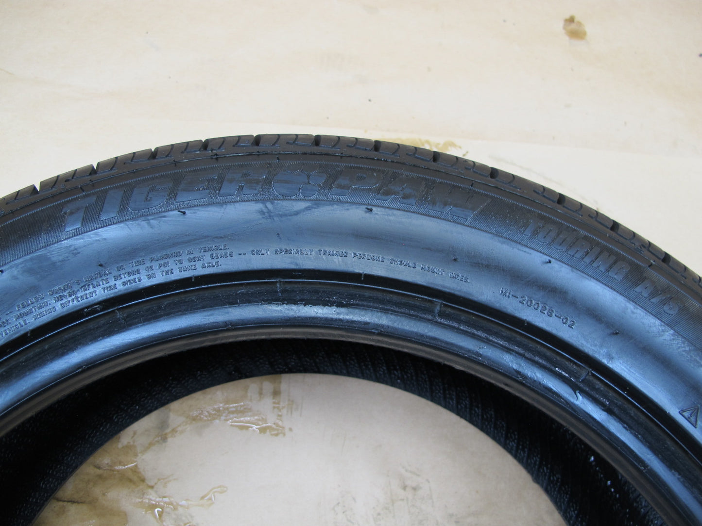 UNIROYAL TIGER PAW TOURING A/S 205/55 R17 95H M+S 9/32 TREAD 2222