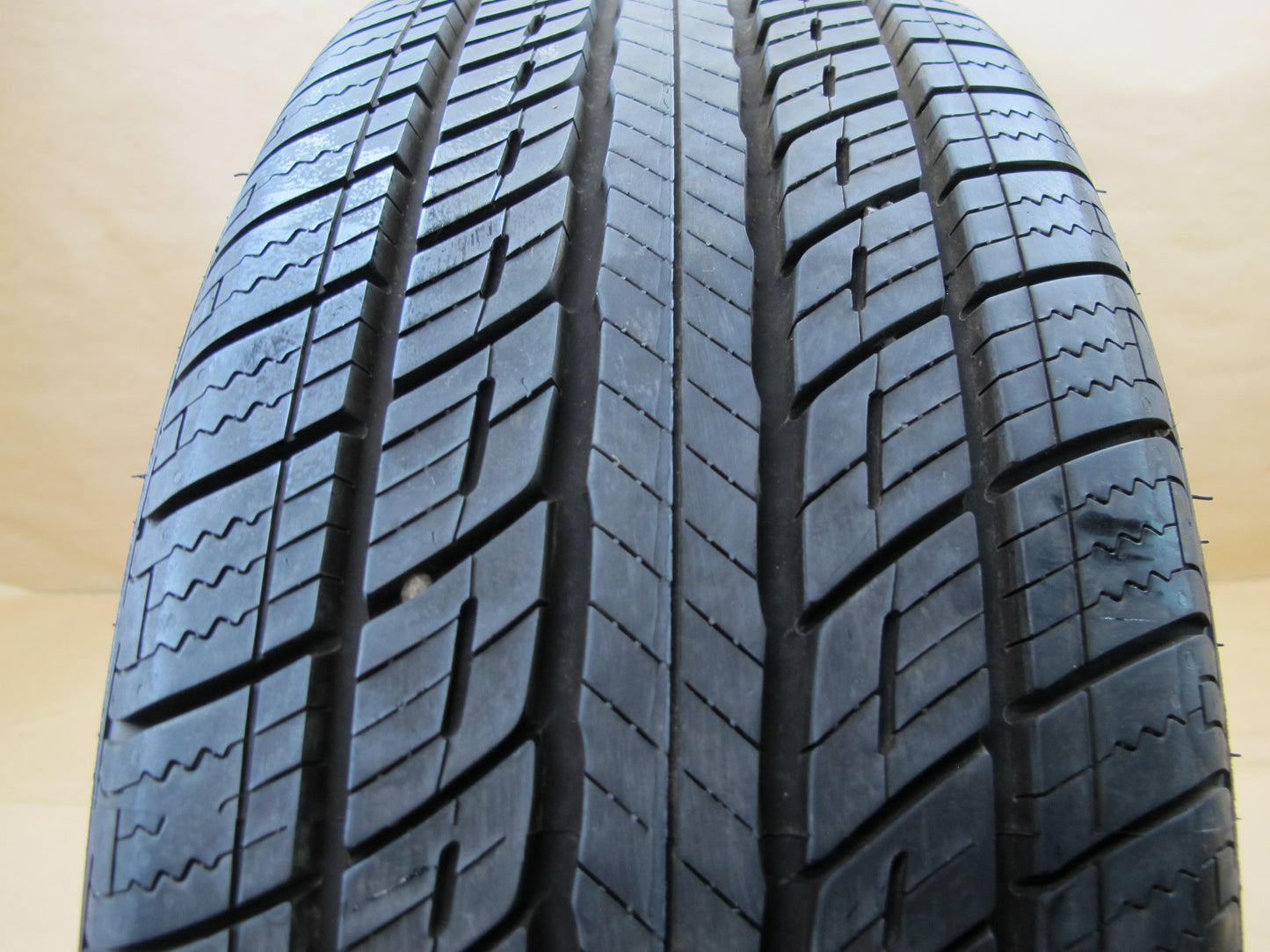 UNIROYAL TIGER PAW TOURING A/S 205/55 R17 95H M+S 9/32 TREAD 2222