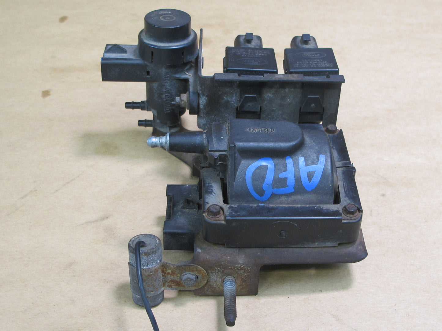 92-97 FORD F-150 5.0L ENGINE IGNITION COIL IGNITOR MODULE UNIT ASSEMBLY OEM
