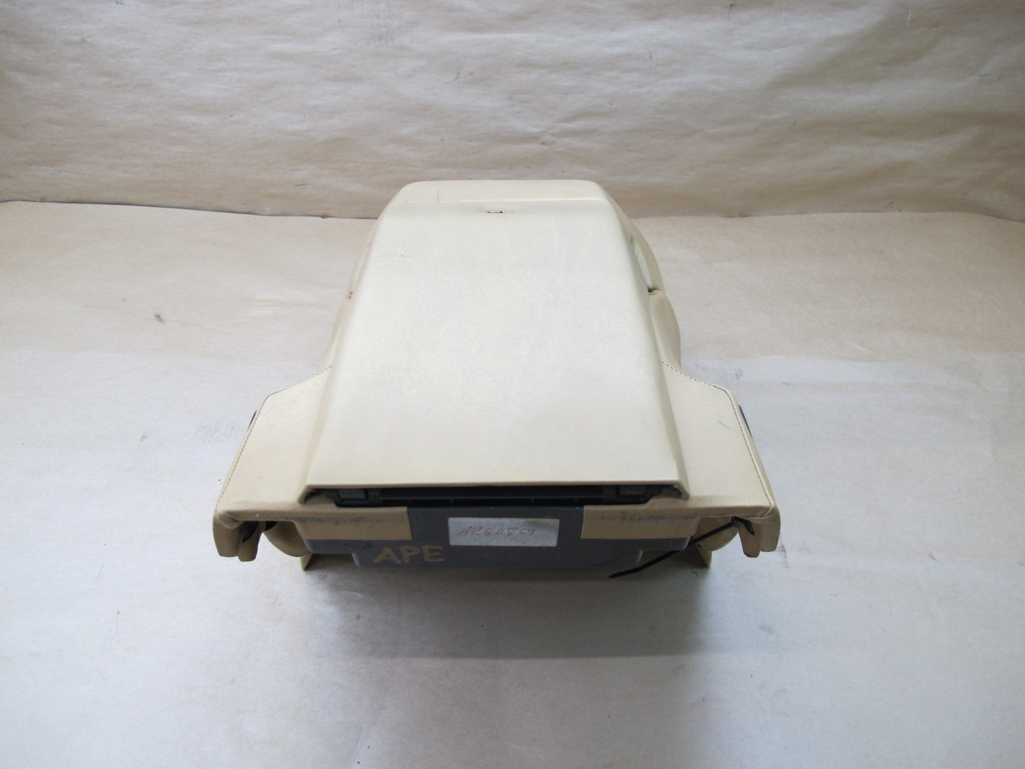 1984-1995 PORSCHE 928 S REAR CENTER CONSOLE ARM REST STORAGE COMPARTMENT BEIGE