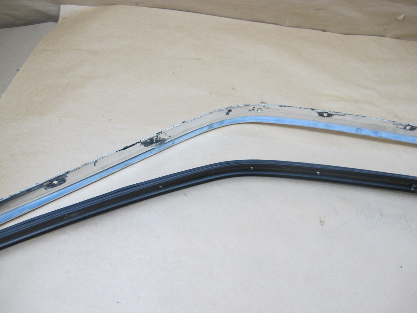 86-91 MERCEDES W126 C126 COUPE SET OF 2 DOOR ROOF UPPER CHROME TRIM SEAL OEM