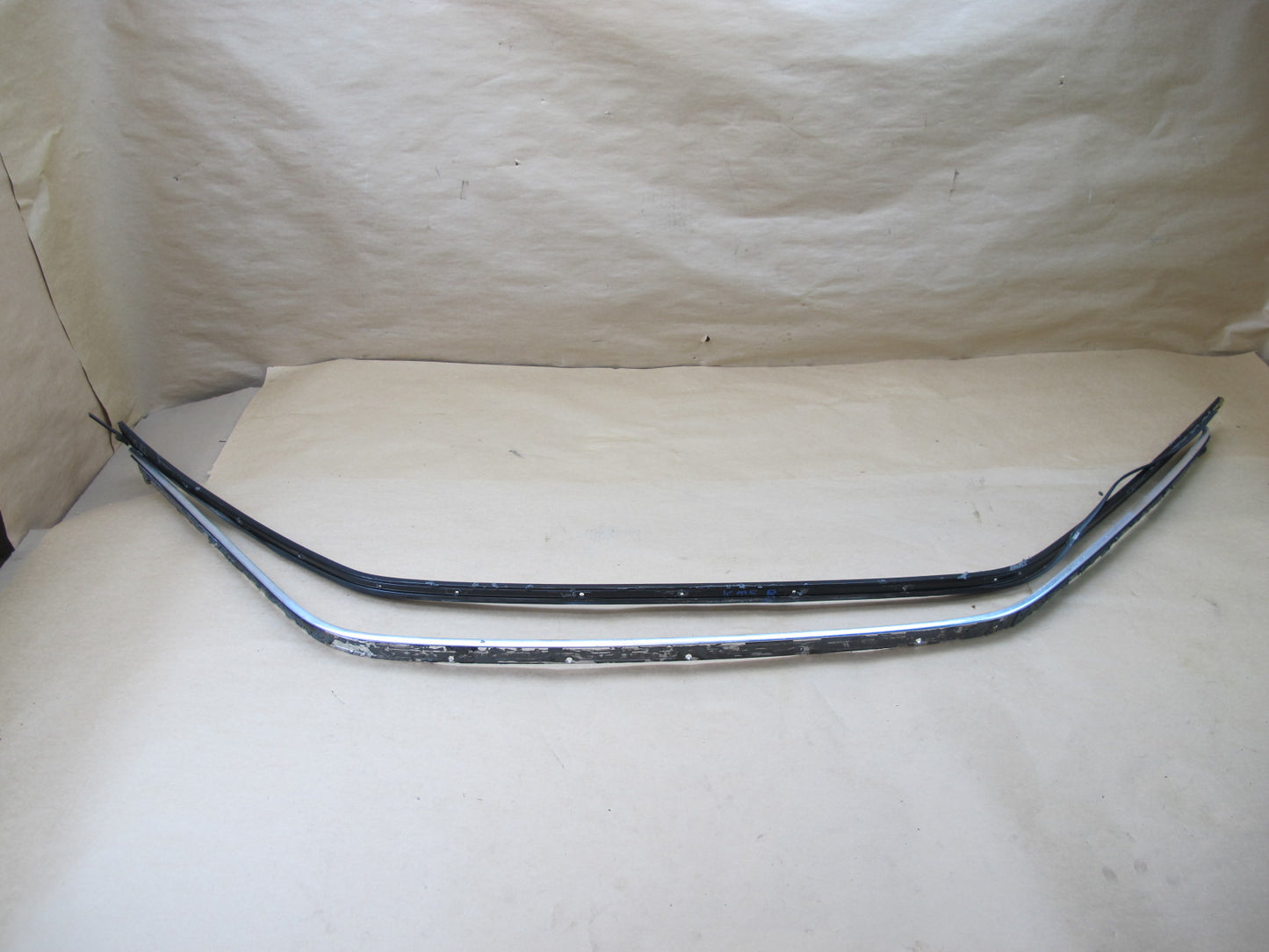 86-91 MERCEDES W126 C126 COUPE SET OF 2 DOOR ROOF UPPER CHROME TRIM SEAL OEM