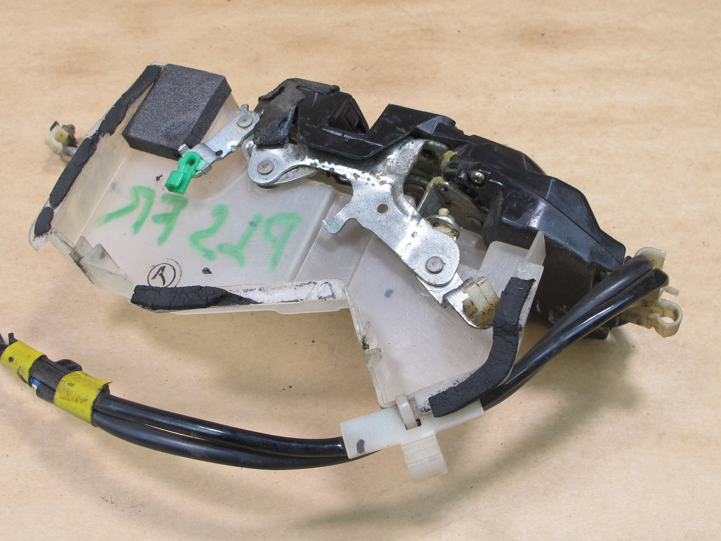 95-97 LEXUS UCF20 LS400 FRONT RIGHT PASS SIDE DOOR LOCK LATCH ACTUATOR OEM