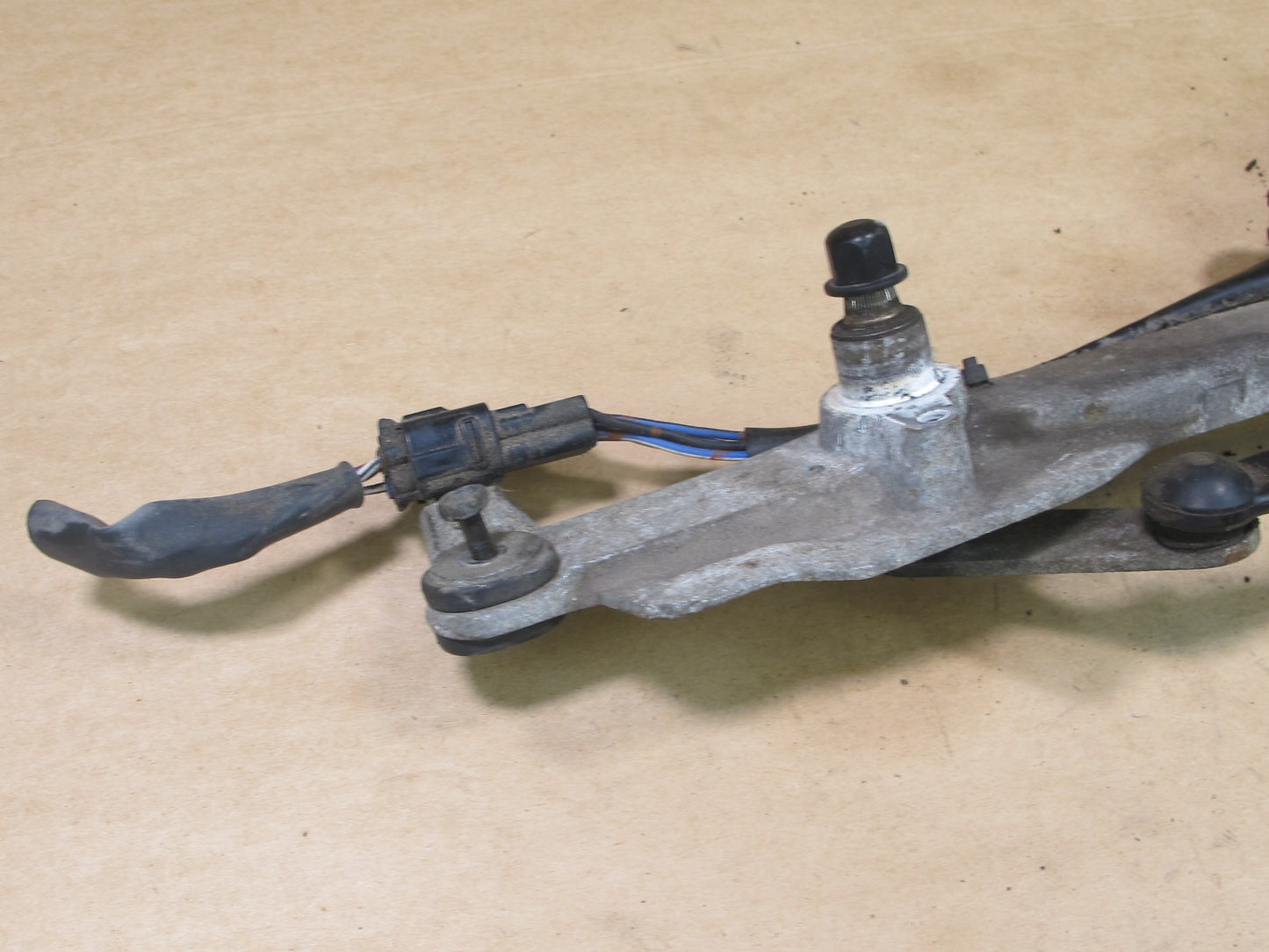 95-00 LEXUS LS400 UCF20 WINDSHIELD WIPER TRANSMISSION LINKAGE W/ MOTOR OEM