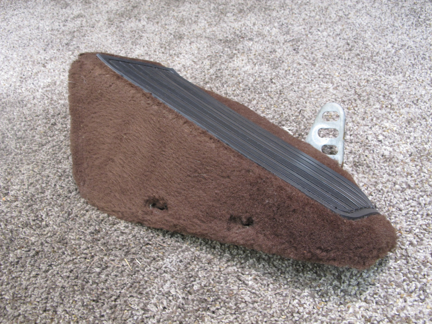 1984-1995 PORSCHE 928 S FRONT LEFT FOOT WELL FOOT REST CARPET PANEL BROWN