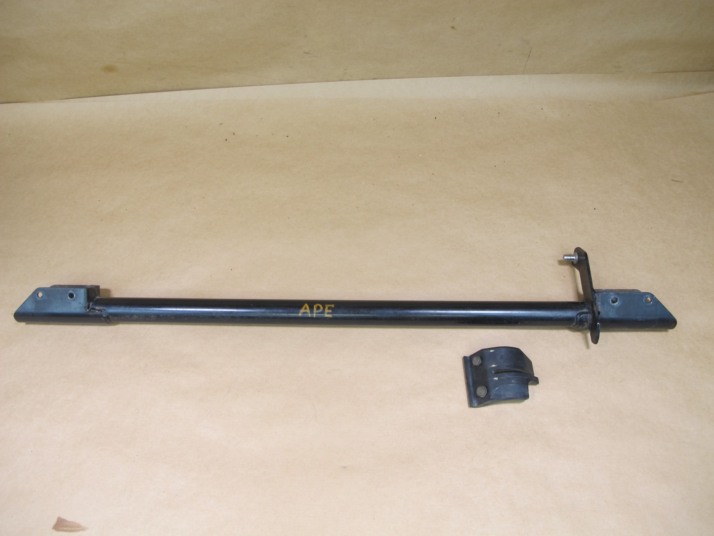 1978-1995 PORSCHE 928 S POP-UP HEADLIGHT CENTER SHAFT SWIVEL BAR ASSEMBLY