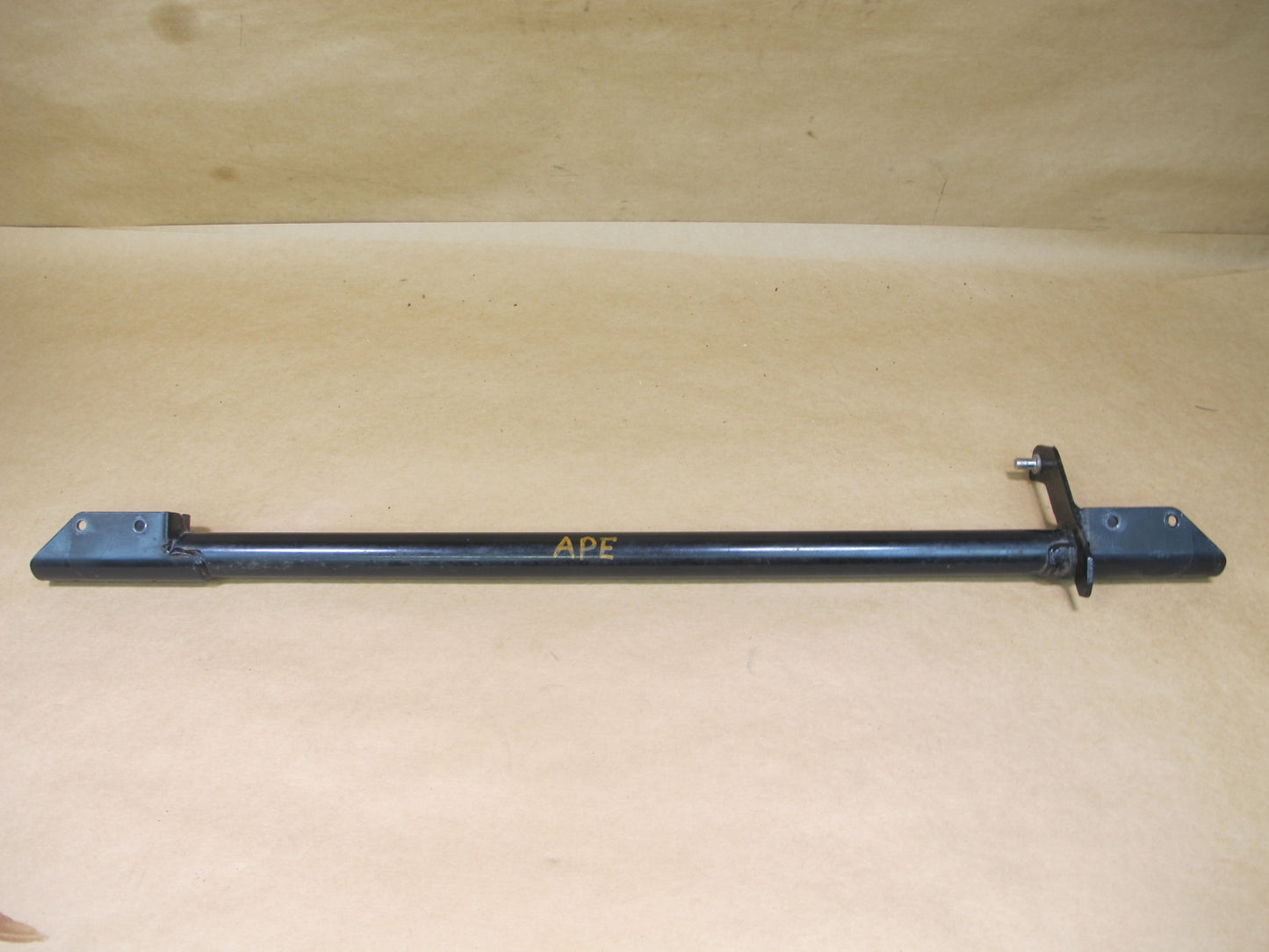 1978-1995 PORSCHE 928 S POP-UP HEADLIGHT CENTER SHAFT SWIVEL BAR ASSEMBLY