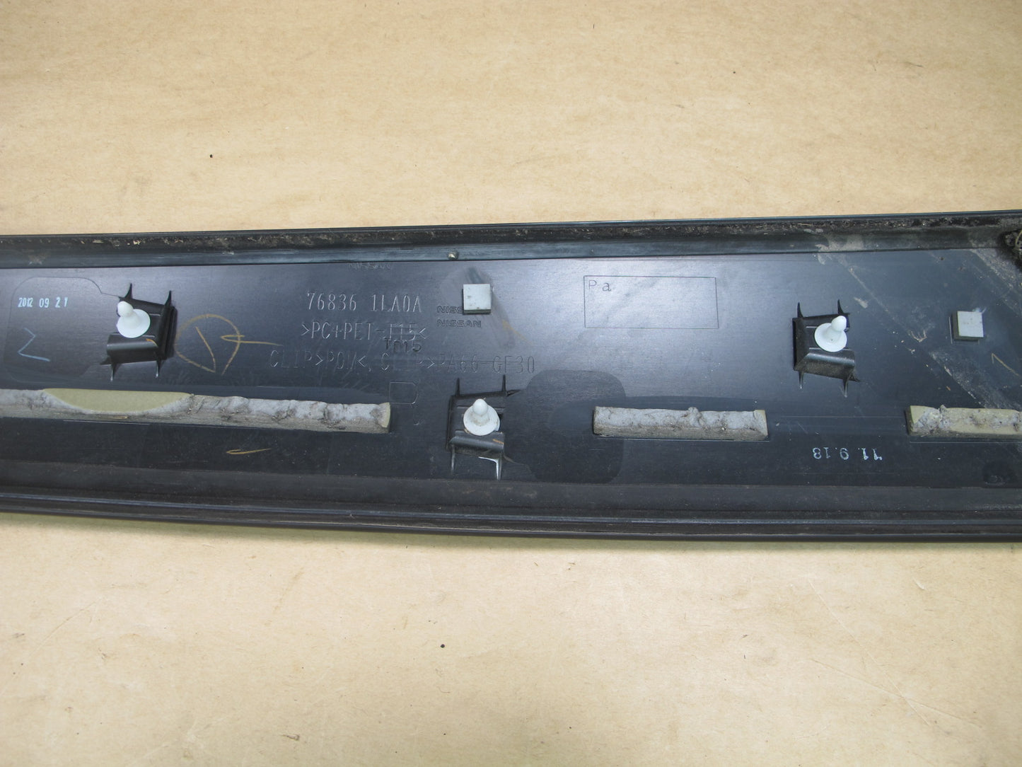 2011-2013 INFINITI QX56 FRONT RIGHT LEFT OUTER A PILLAR FINISHER MOLDING SET