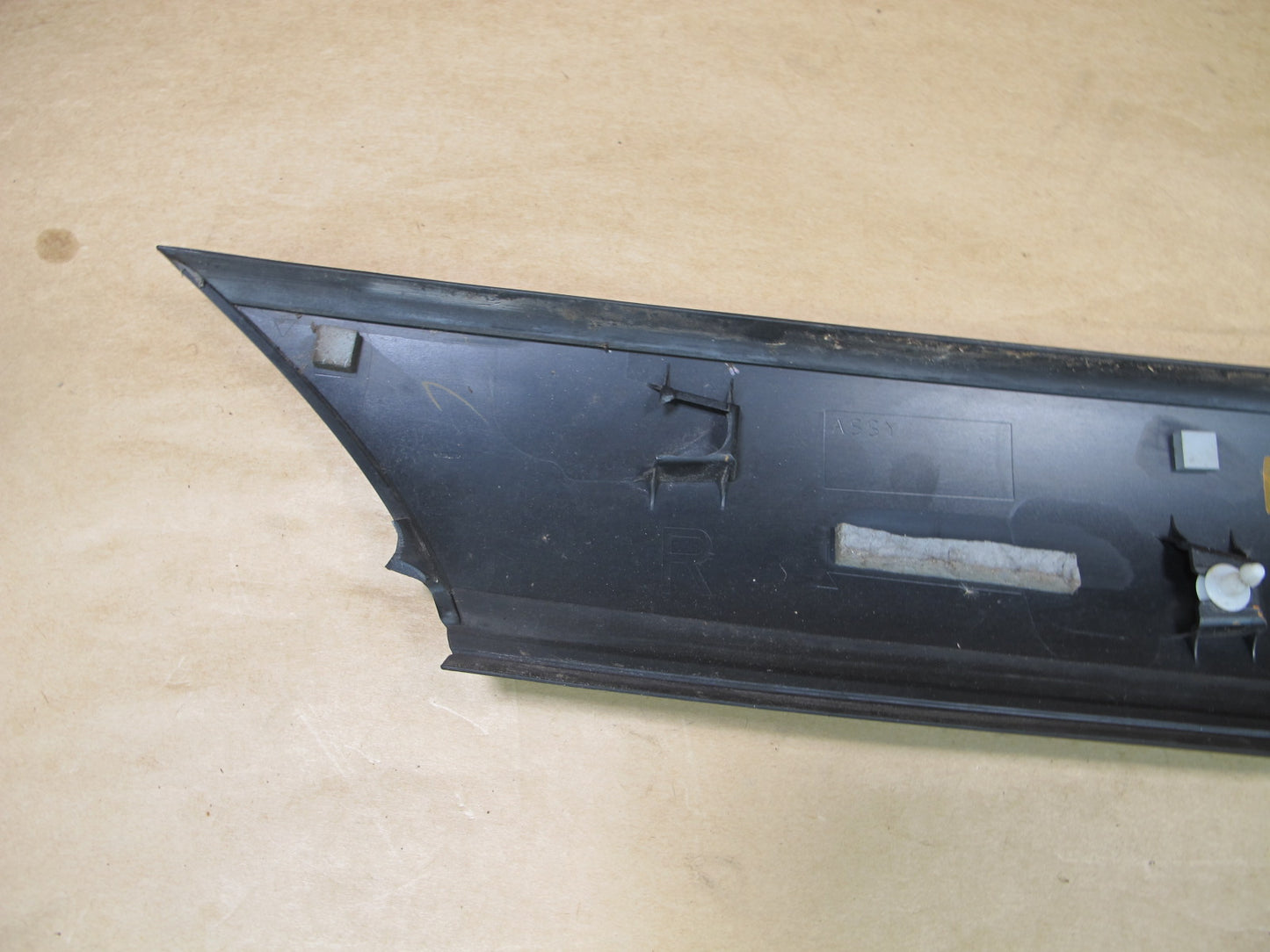 2011-2013 INFINITI QX56 FRONT RIGHT LEFT OUTER A PILLAR FINISHER MOLDING SET