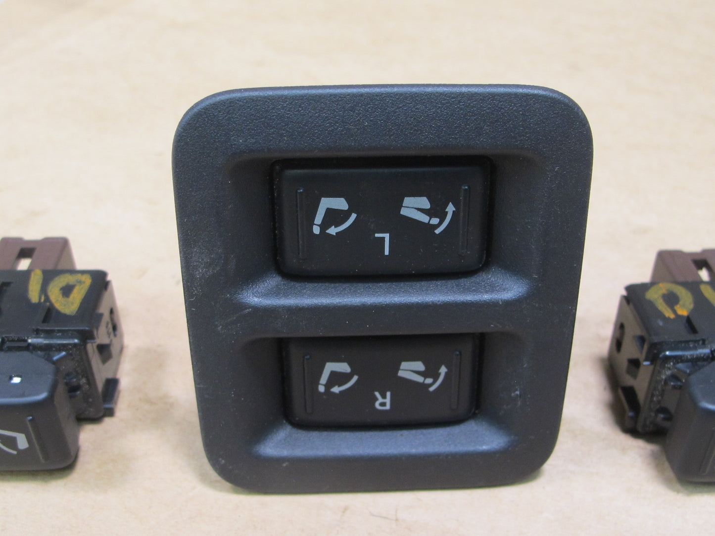 2011-2013 INFINITI QX56 REAR LEFT RIGHT SEAT TRUNK FOLD DOWN CONTROL SWITCH SET