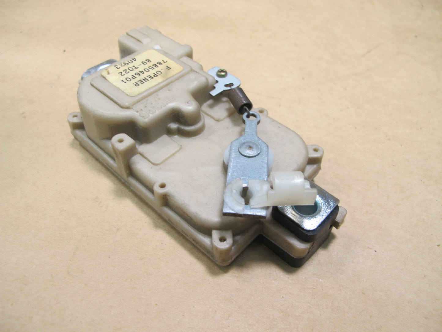 94-96 NISSAN Z32 300ZX  FUEL FILLER DOOR ACTUATOR LID OPENER 78850-46P01 OEM