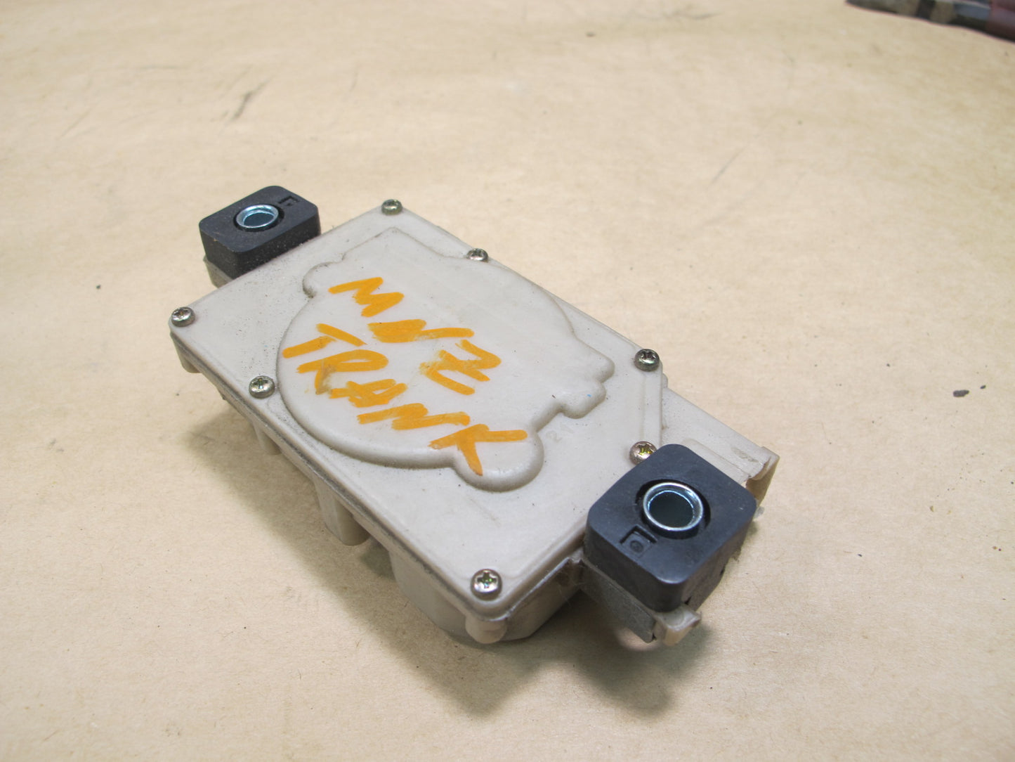 94-96 NISSAN Z32 300ZX  FUEL FILLER DOOR ACTUATOR LID OPENER 78850-46P01 OEM