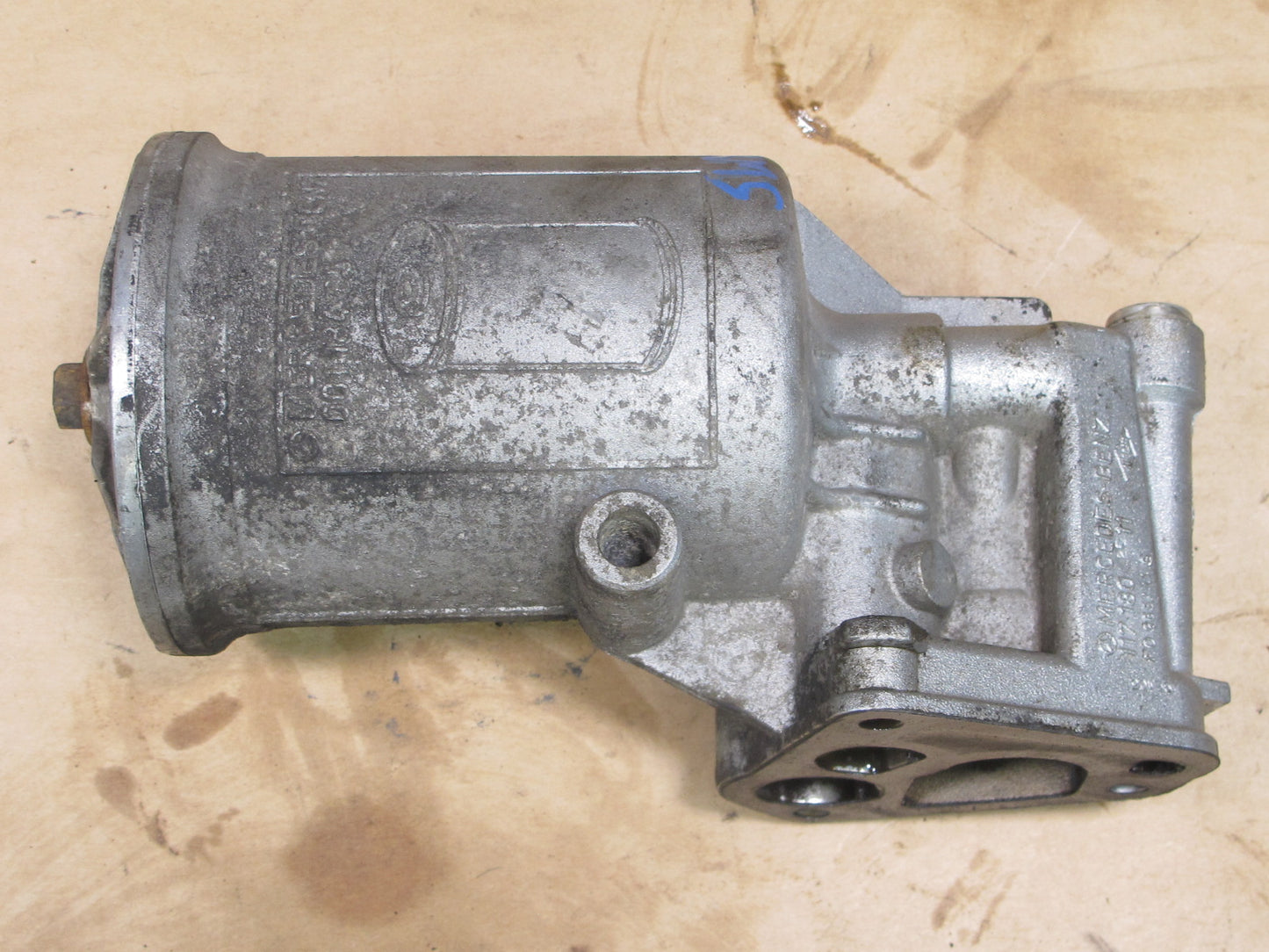 84-91 MERCEDES W126 C126 ENGINE OIL FILTER HOUSING ASSEMBLY 1171802611 OEM