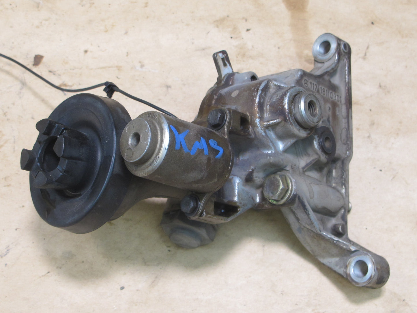 84-91 MERCEDES W126 C126 ENGINE OIL PUMP MOTOR ASSEMBLY 1171860401 OEM