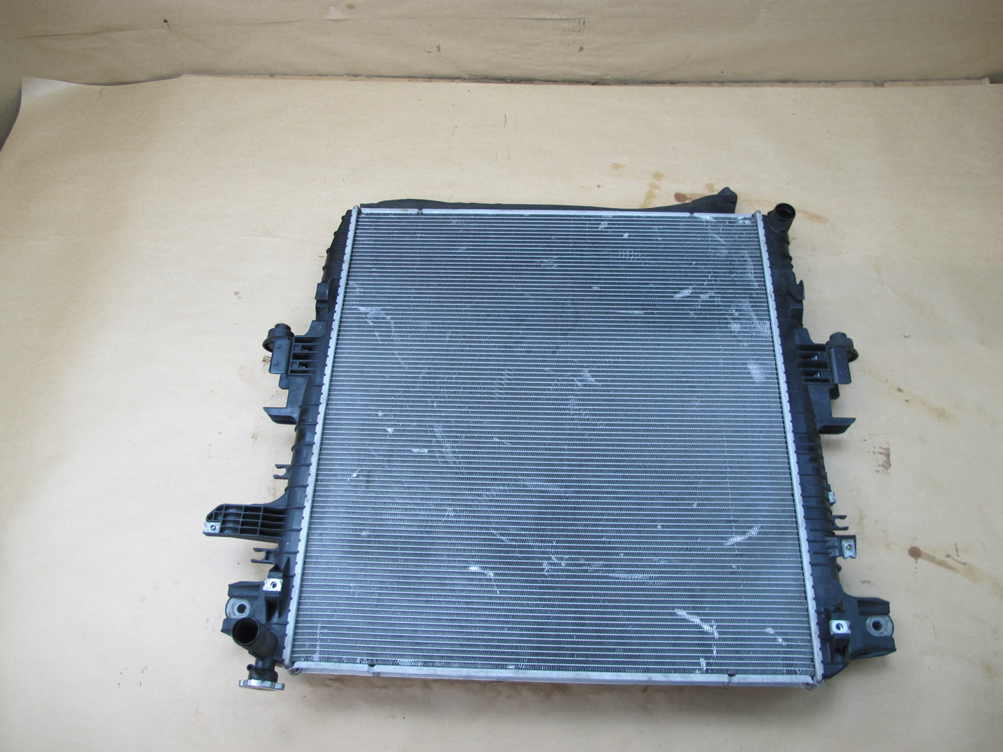 2011-2013 INFINITI QX56 5.6L V8 ENGINE MOTOR COOLING RADIATOR