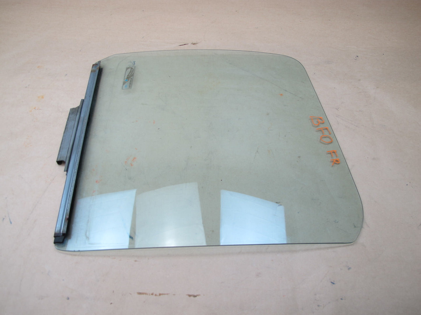 92-97 FORD F-150 FRONT RIGHT PASSENGER SIDE DOOR WINDOW GLASS OEM