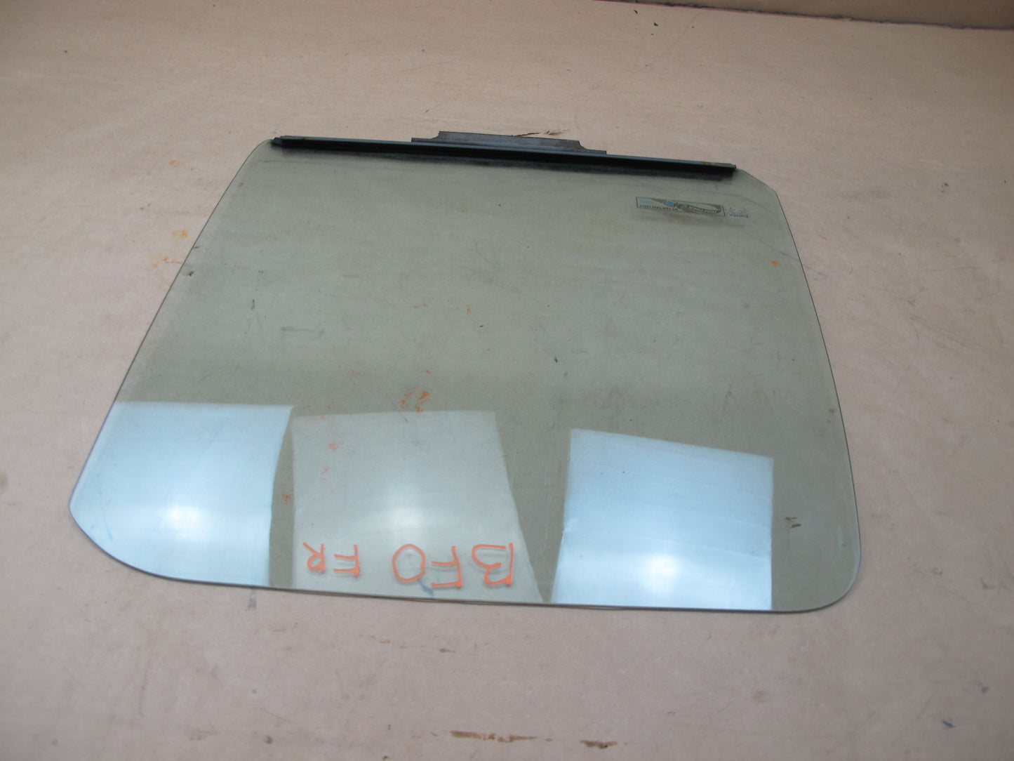 92-97 FORD F-150 FRONT RIGHT PASSENGER SIDE DOOR WINDOW GLASS OEM