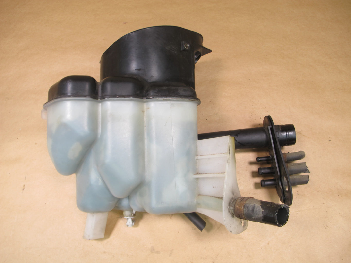 1997-2004 PORSCHE BOXSTER 986 ENGINE COOLANT EXPANSION OVERFLOW RESERVOIR TANK