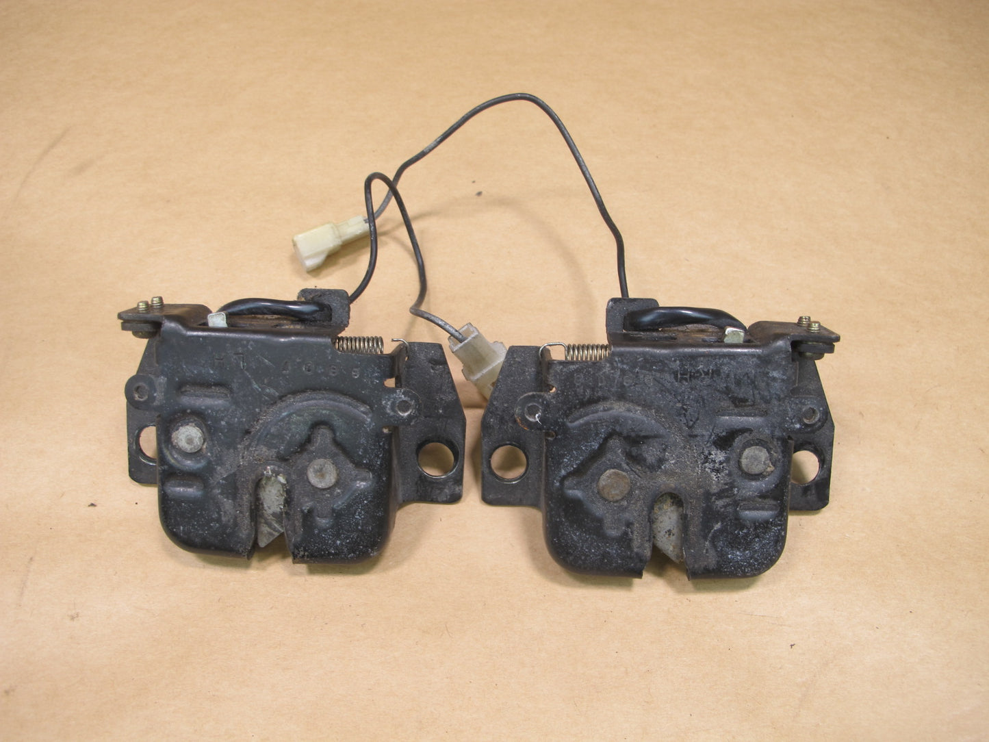 86-88 MAZDA RX7 SET OF 2 RIGHT & LEFT TRUNK LOCK LATCH OEM