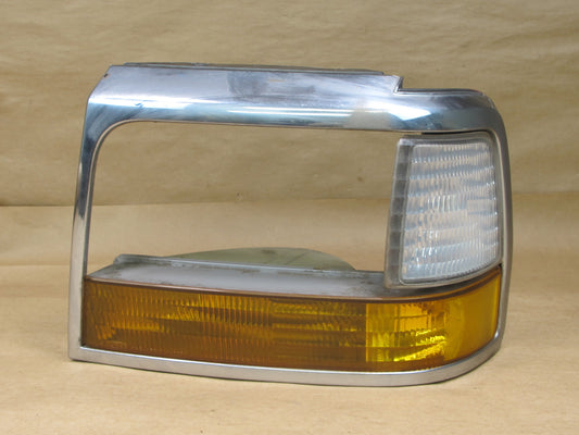 92-97 FORD F-150 FRONT LEFT HEADLIGHT BEZEL W/ TURN SIGNAL & MARKER LIGHT OEM