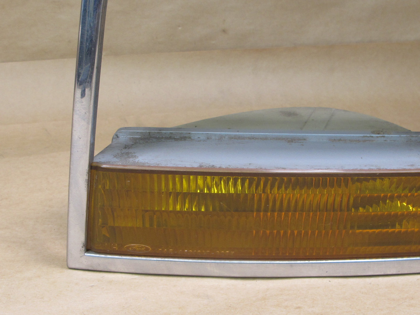 92-97 FORD F-150 FRONT LEFT HEADLIGHT BEZEL W/ TURN SIGNAL & MARKER LIGHT OEM