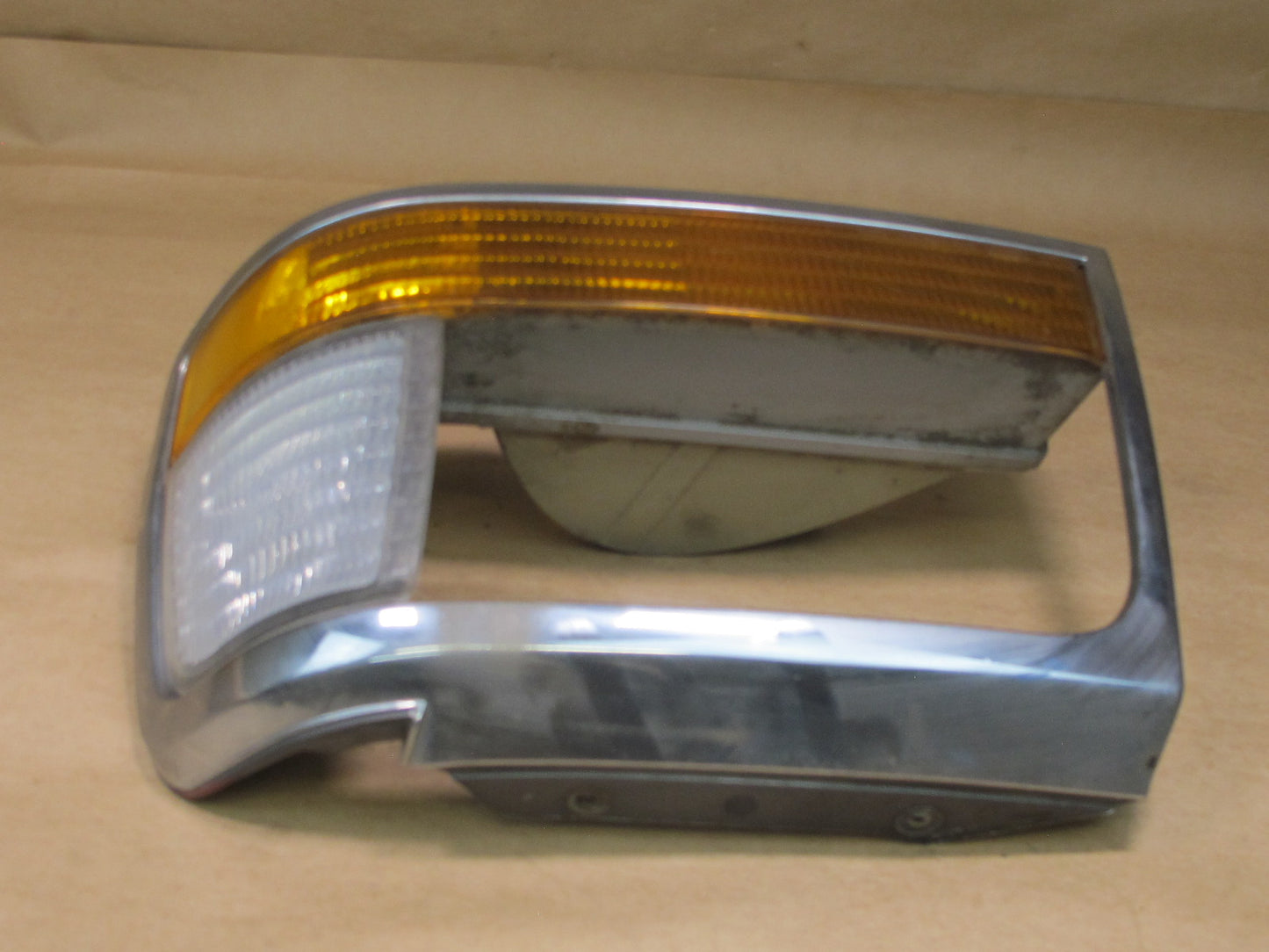 92-97 FORD F-150 FRONT LEFT HEADLIGHT BEZEL W/ TURN SIGNAL & MARKER LIGHT OEM