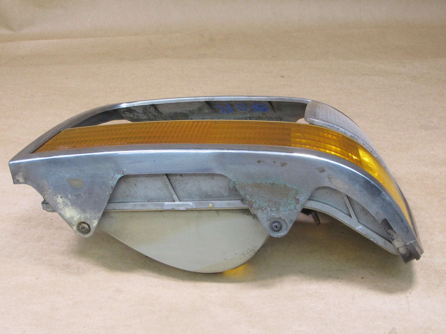 92-97 FORD F-150 FRONT LEFT HEADLIGHT BEZEL W/ TURN SIGNAL & MARKER LIGHT OEM