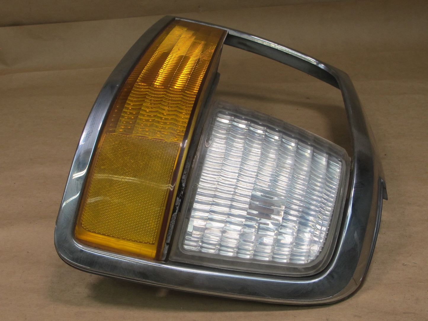 92-97 FORD F-150 FRONT LEFT HEADLIGHT BEZEL W/ TURN SIGNAL & MARKER LIGHT OEM