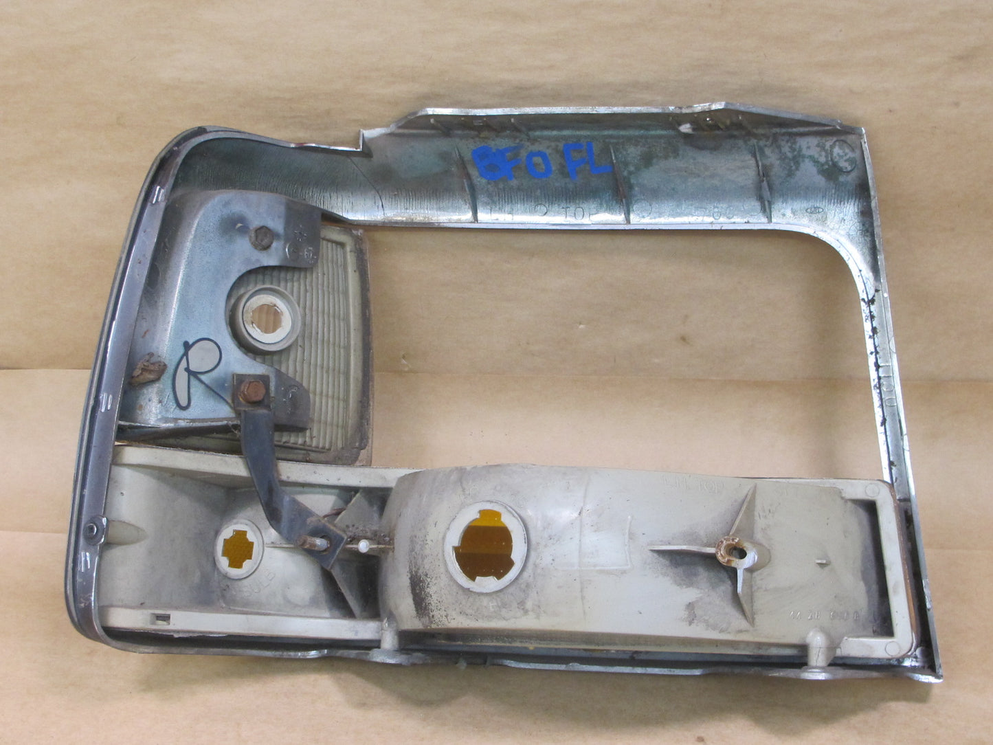 92-97 FORD F-150 FRONT LEFT HEADLIGHT BEZEL W/ TURN SIGNAL & MARKER LIGHT OEM