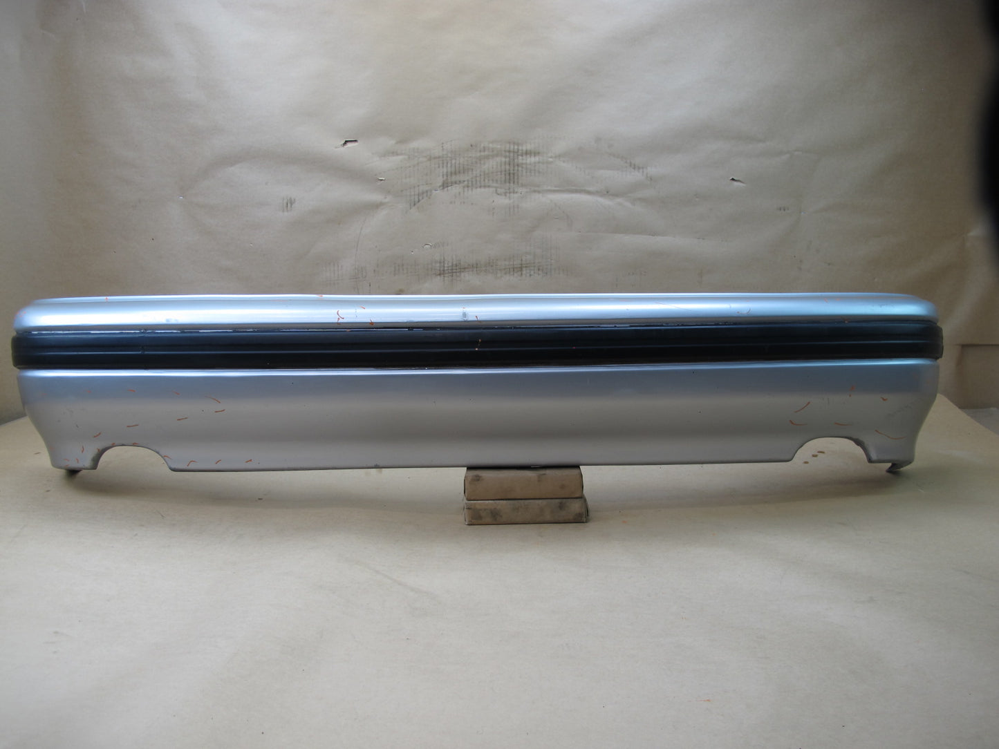 86-88 MAZDA RX7 COUPE REAR BUMPER COVER DUAL EXHAUST CUTOUT ARCTIC SILVER OEM