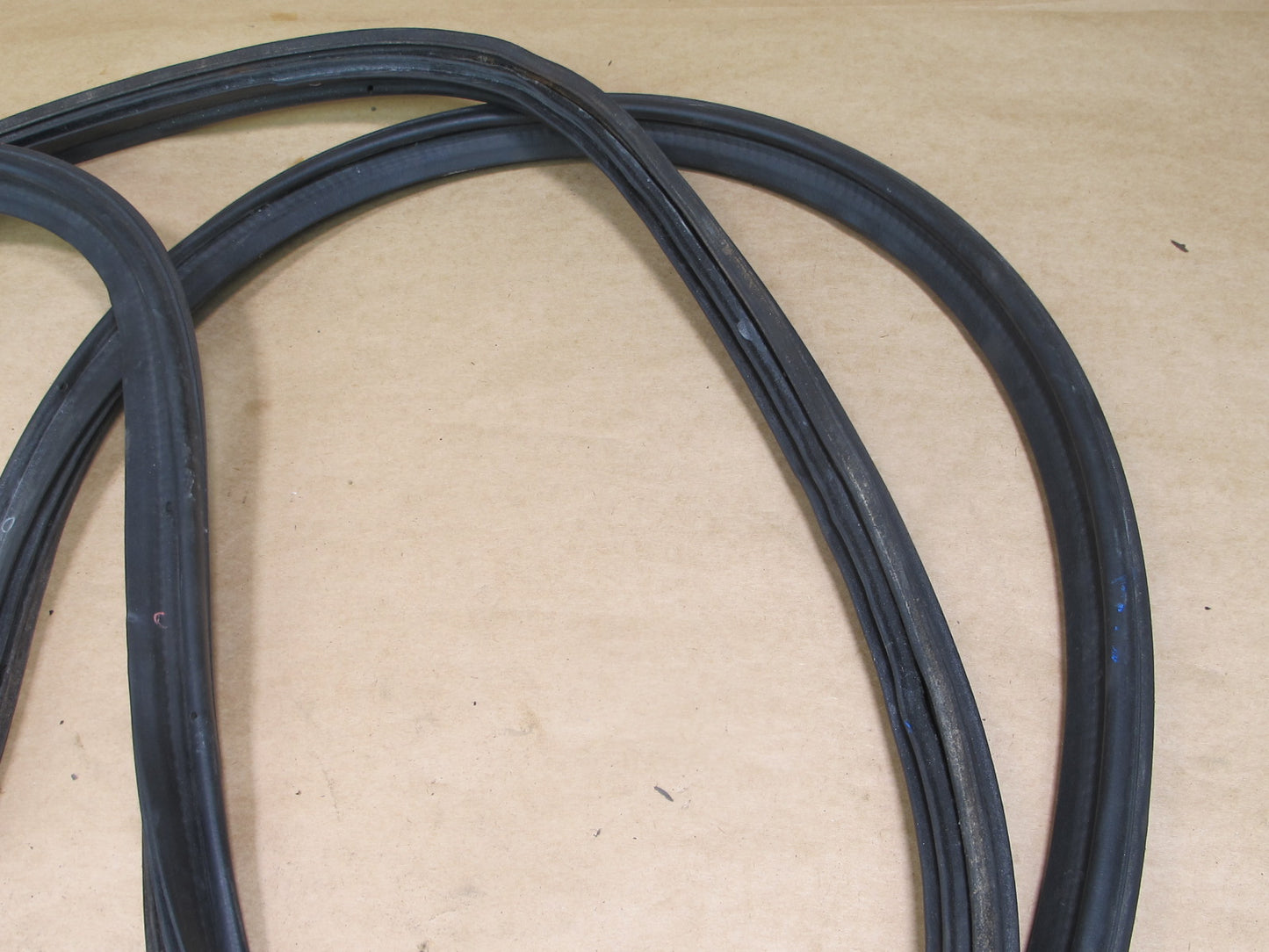 86-91 MAZDA RX7 COUPE REAR TRUNK HATCH WEATHER STRIP RUBBER SEAL OEM