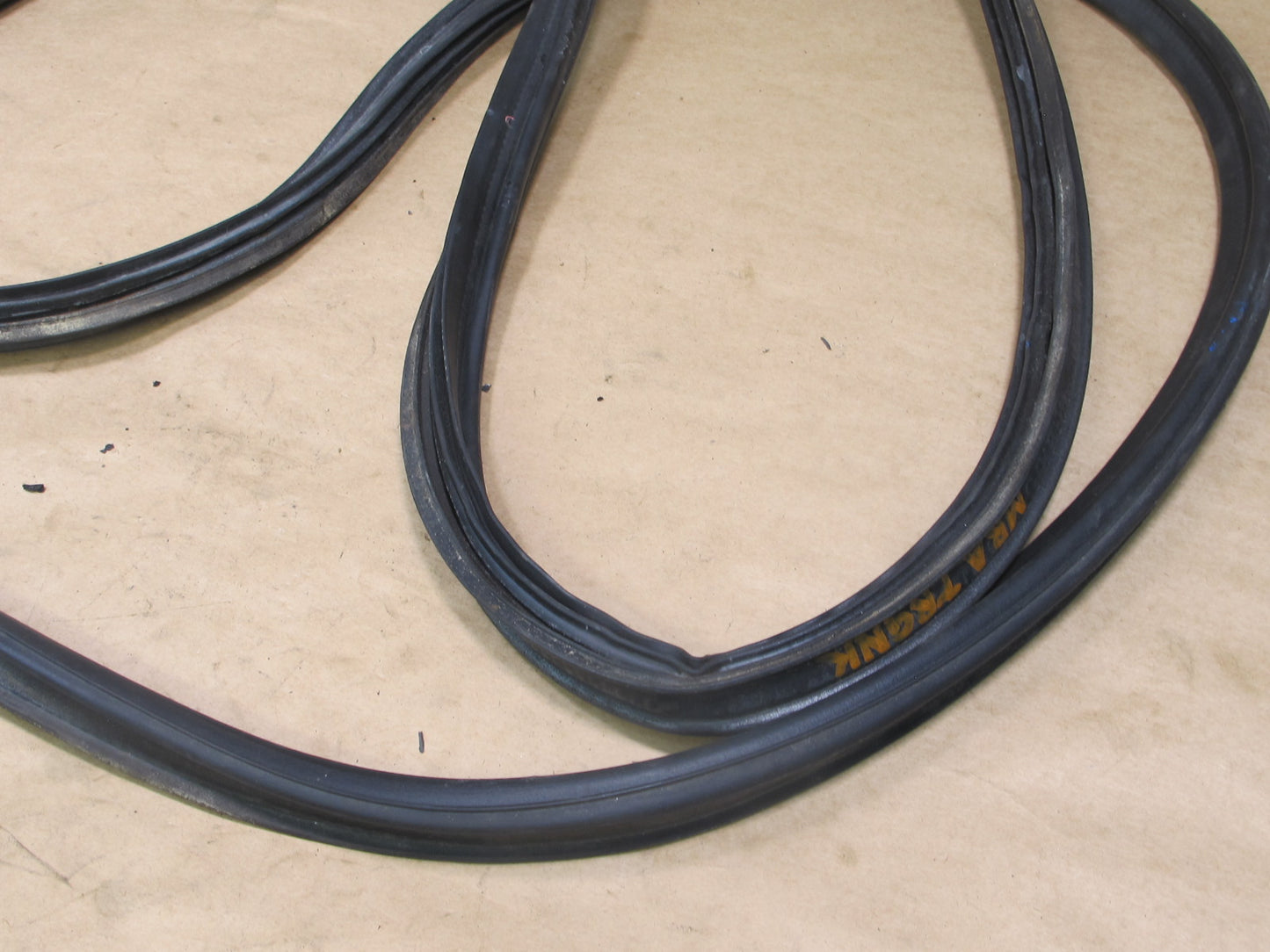 86-91 MAZDA RX7 COUPE REAR TRUNK HATCH WEATHER STRIP RUBBER SEAL OEM