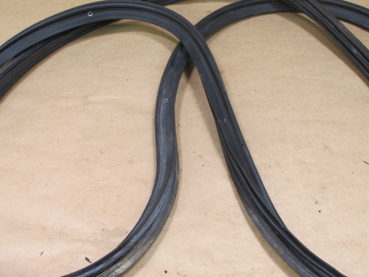 86-91 MAZDA RX7 COUPE REAR TRUNK HATCH WEATHER STRIP RUBBER SEAL OEM