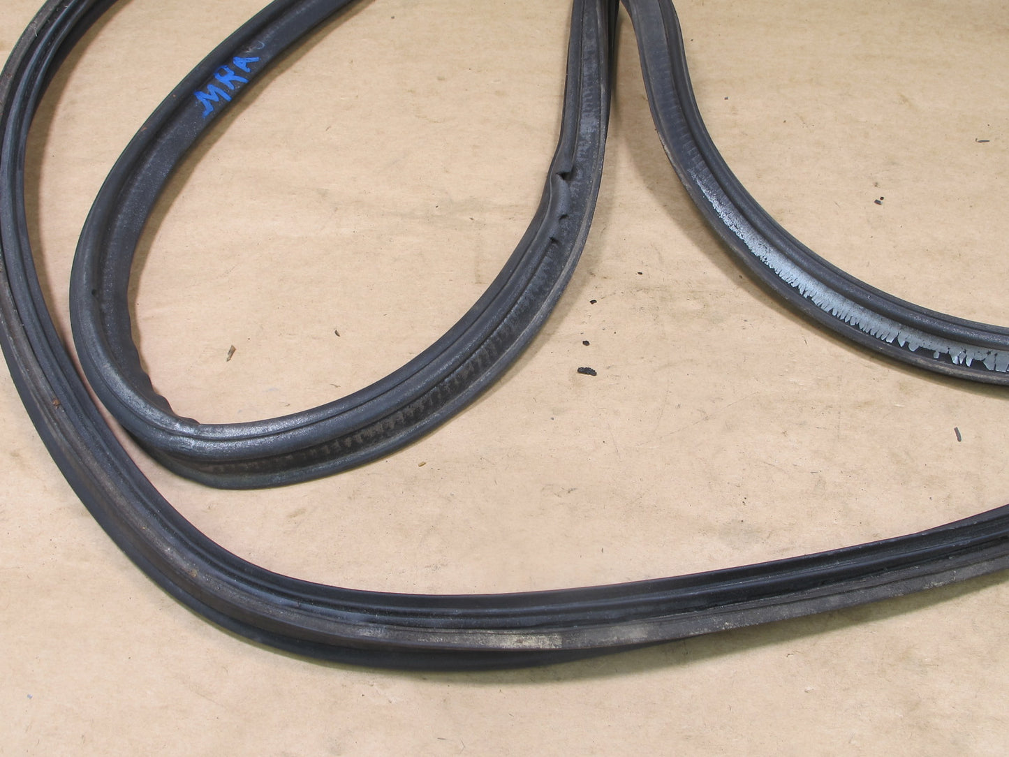 86-91 MAZDA RX7 COUPE REAR TRUNK HATCH WEATHER STRIP RUBBER SEAL OEM