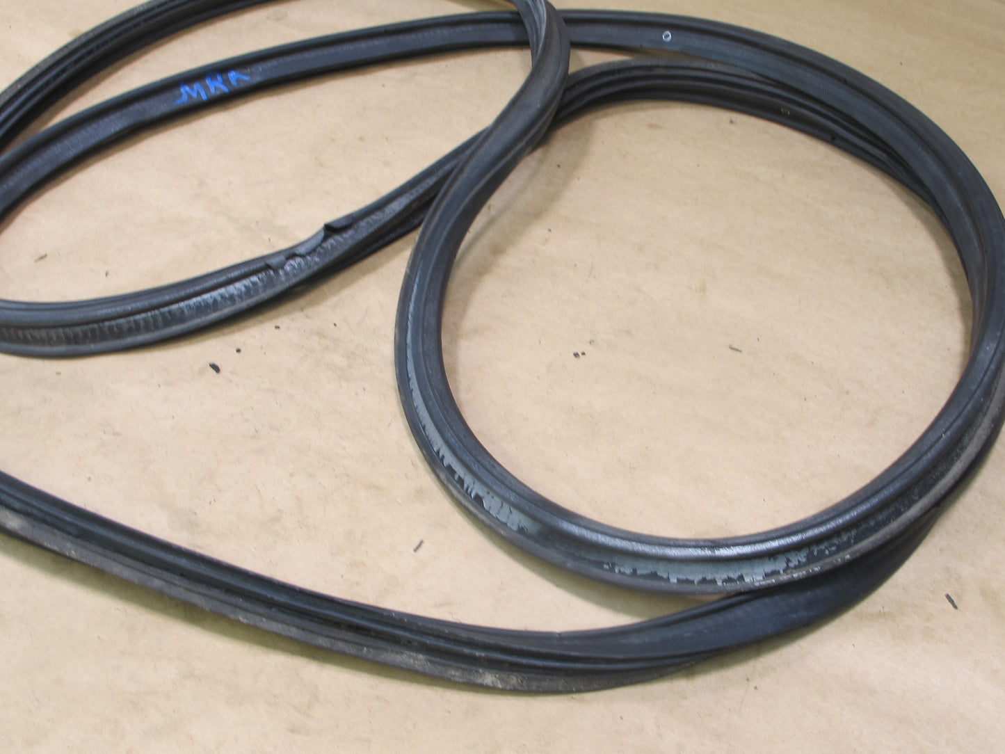 86-91 MAZDA RX7 COUPE REAR TRUNK HATCH WEATHER STRIP RUBBER SEAL OEM