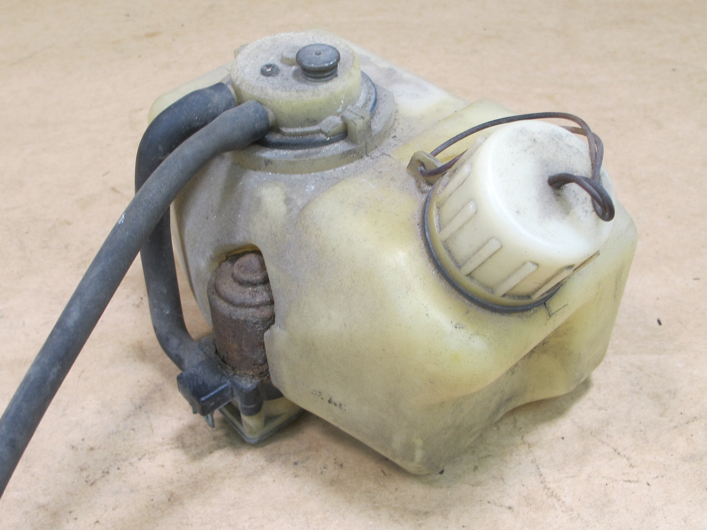 86-88 MAZDA RX7 OIL METERING PUMP RESERVOIR OEM