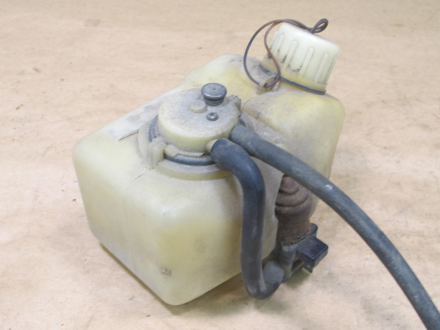 86-88 MAZDA RX7 OIL METERING PUMP RESERVOIR OEM