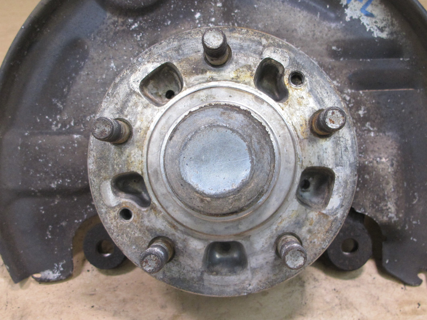 86-91 MAZDA RX7 NON TURBO FRONT LEFT DRIVER SIDE SPINDLE KNUCKLE WHEEL HUB OEM