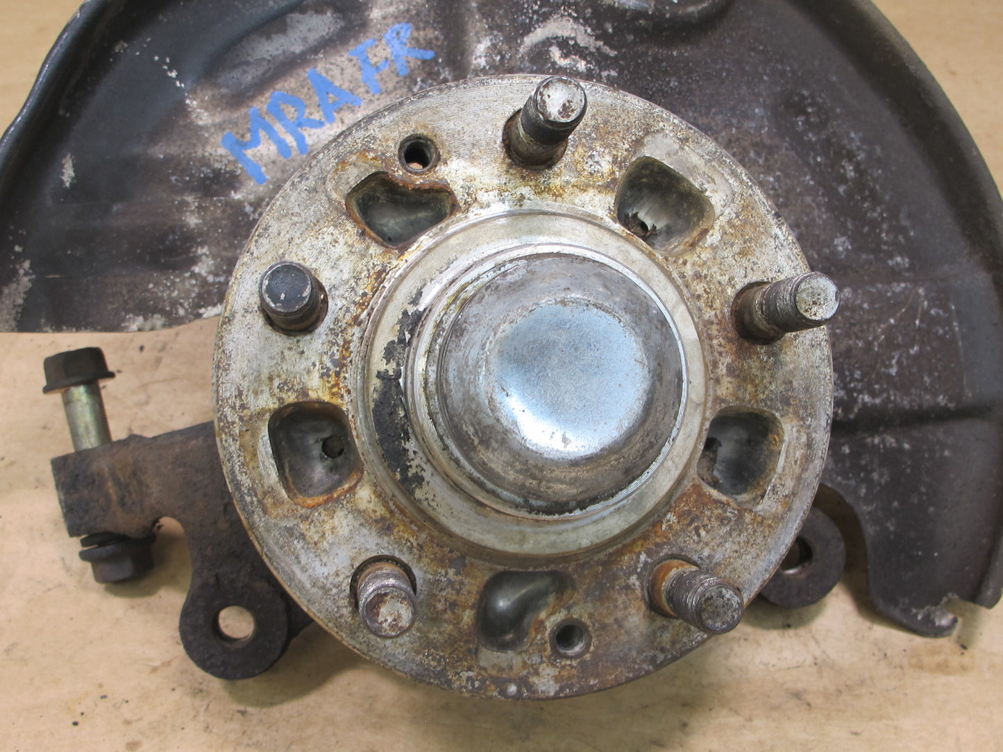 86-91 MAZDA RX7 NON TURBO FRONT RIGHT PASS SIDE SPINDLE KNUCKLE WHEEL HUB OEM