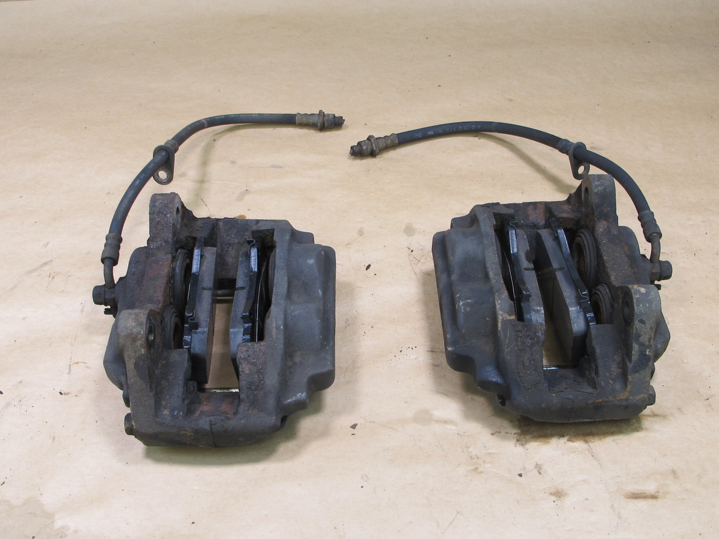 1998-2002 LEXUS J100 LX470 AWD FRONT LEFT & RIGHT BRAKE CALIPER SET OF 2